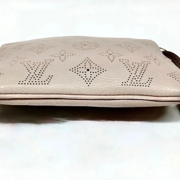 Louis Vuitton Selene Pouch Mahina Beige - Picture 5 of 8